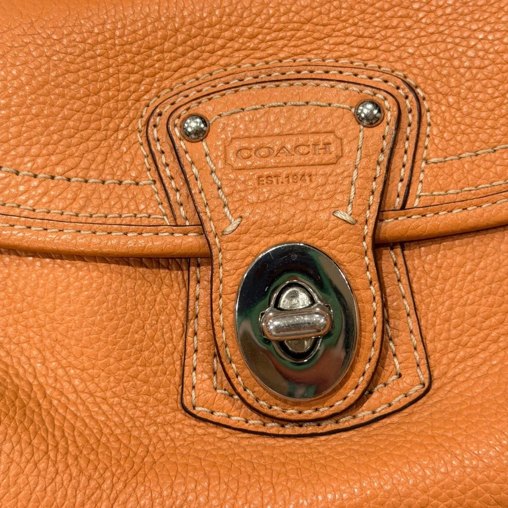 Vintage Coach legacy Pebbled Leather Turnlock Wristlet Clutch Bag fits IPhone 17